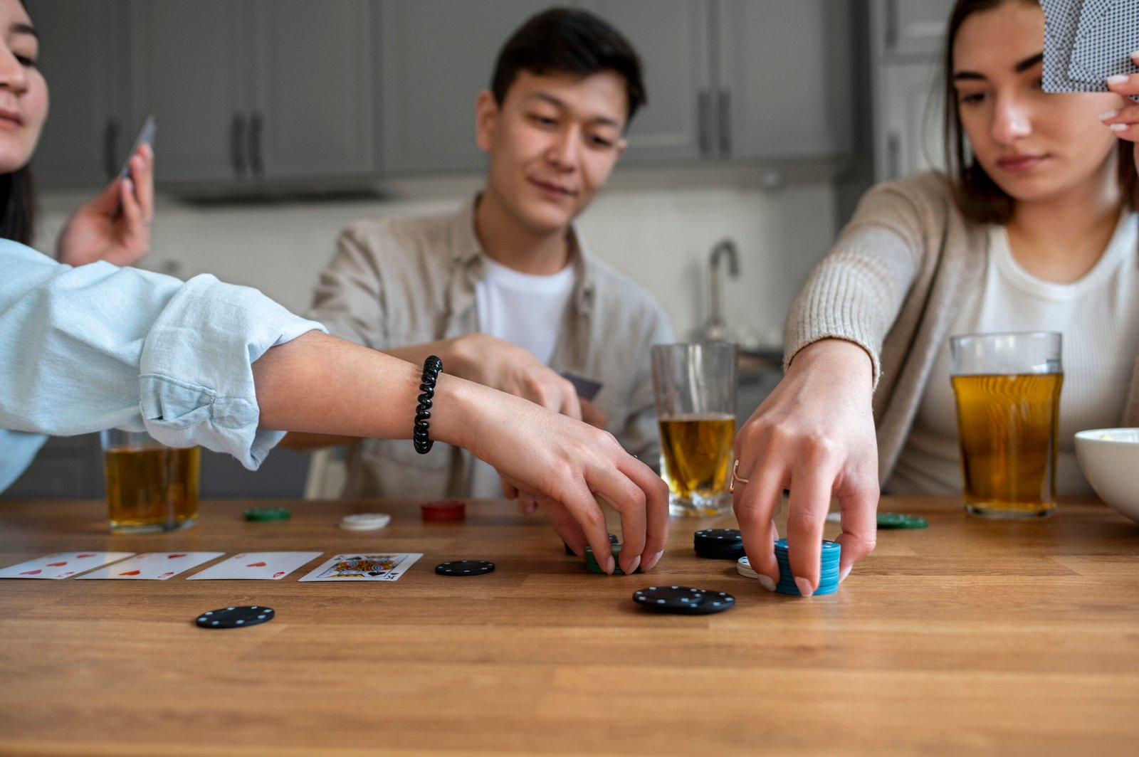 The Ultimate Guide to the Mahjong Set: A Complete Resource for Choosing, Understanding, and Playing with the Perfect Tile Set